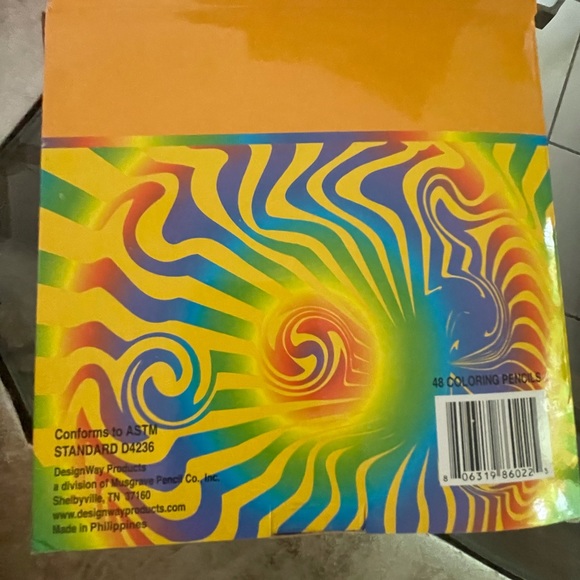 ‼️SOLD‼️Disney Coloring Book with 48 Coloring Pencils Set - Picture 11 of 13